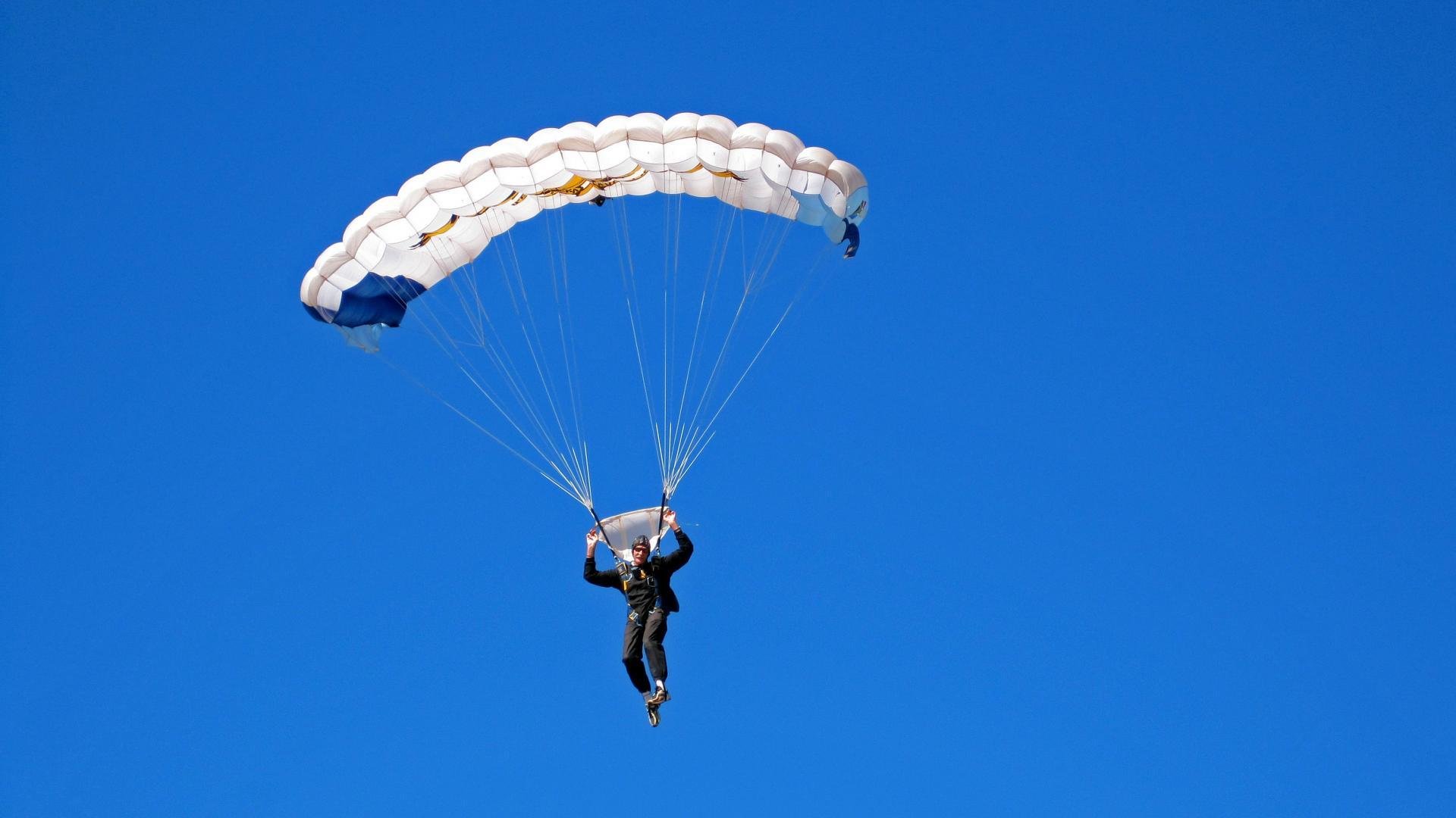 专家点评：专业视角，解读比赛，竞赛专家点评深入精彩纷呈