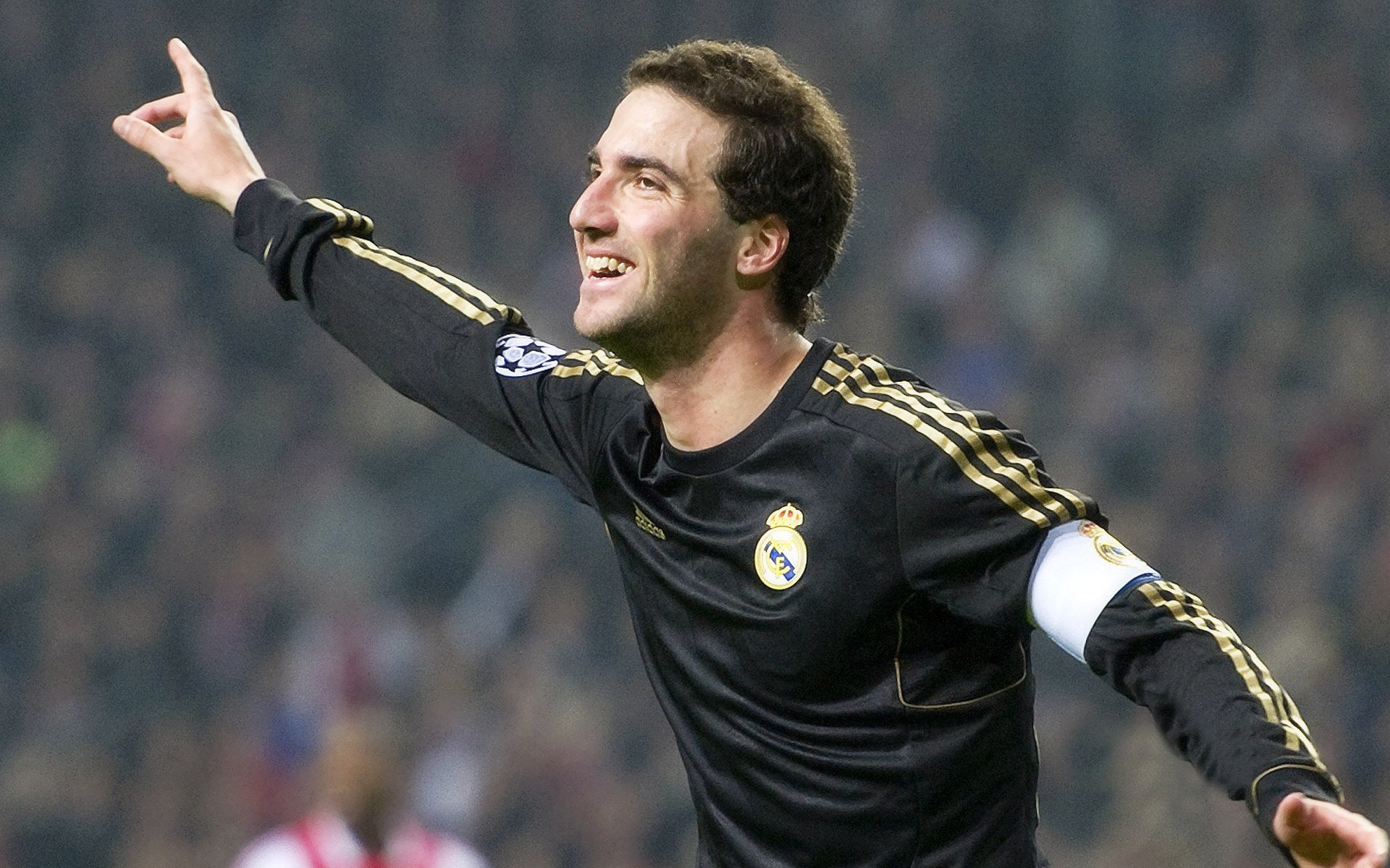 从4-3-3到3-5-2：战术变化对比赛的深远影响