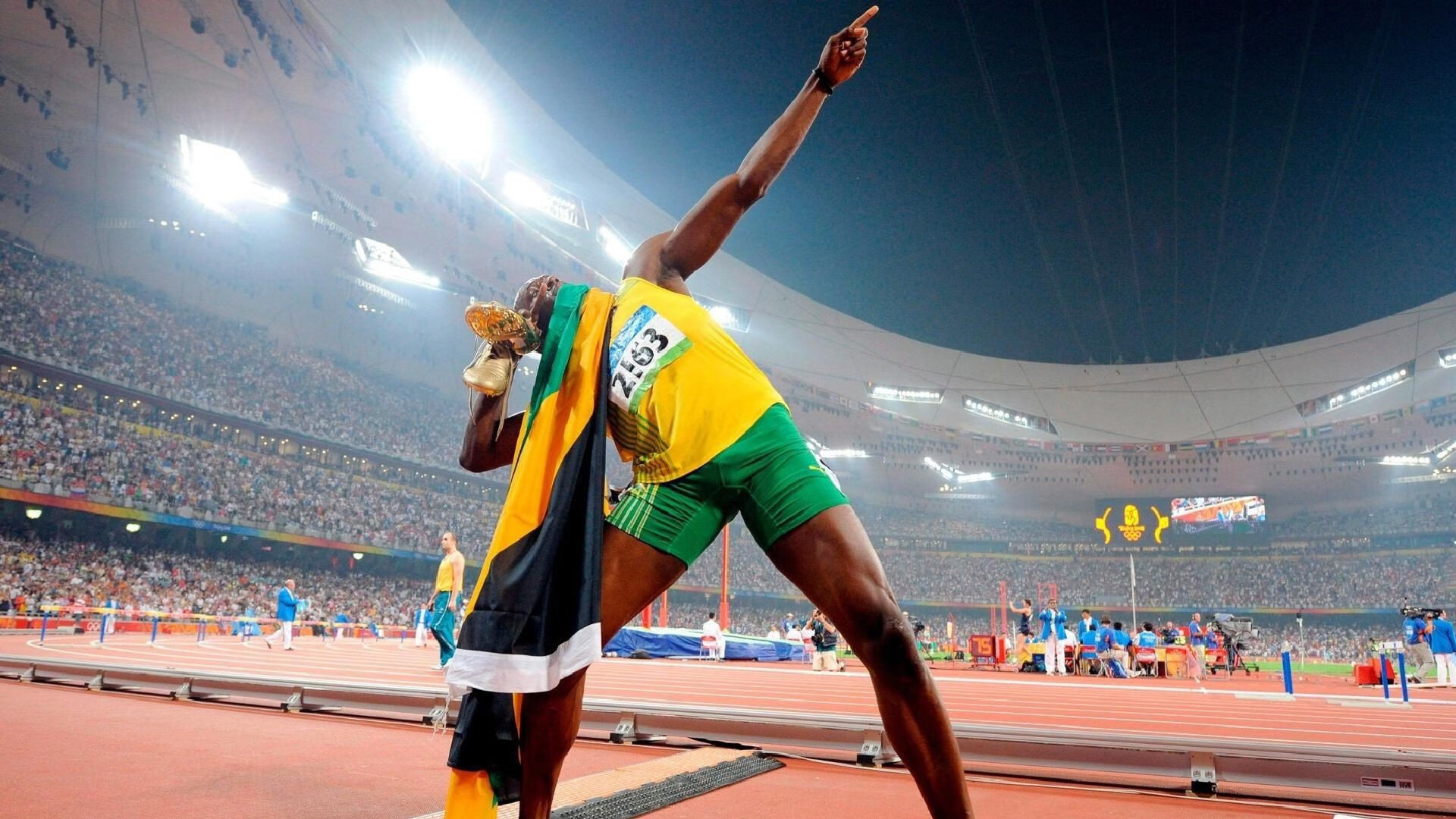 九游官网首页-球迷狂欢夜：现场气氛点燃整个体育馆，球迷狂欢节2010-7